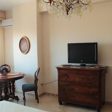 B.&B Margaret'S House Bed & Breakfast มิลาซโซ ภายนอก รูปภาพ