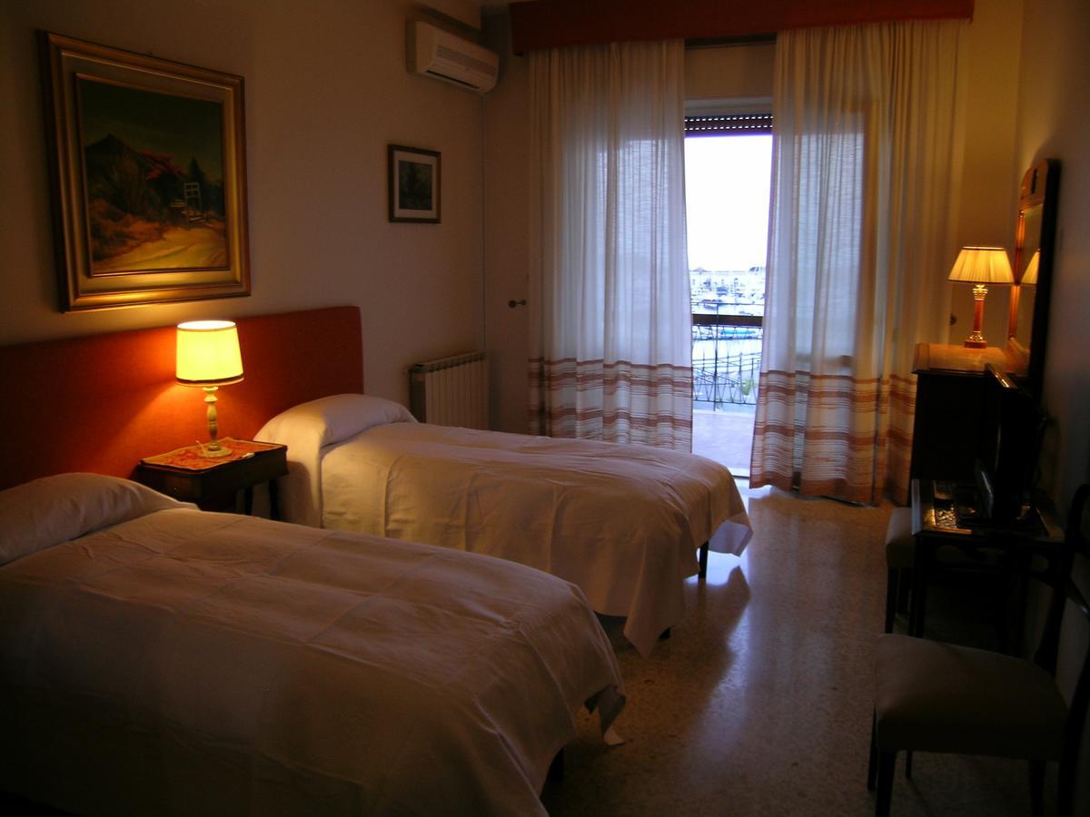 B.&B Margaret'S House Bed & Breakfast มิลาซโซ ภายนอก รูปภาพ