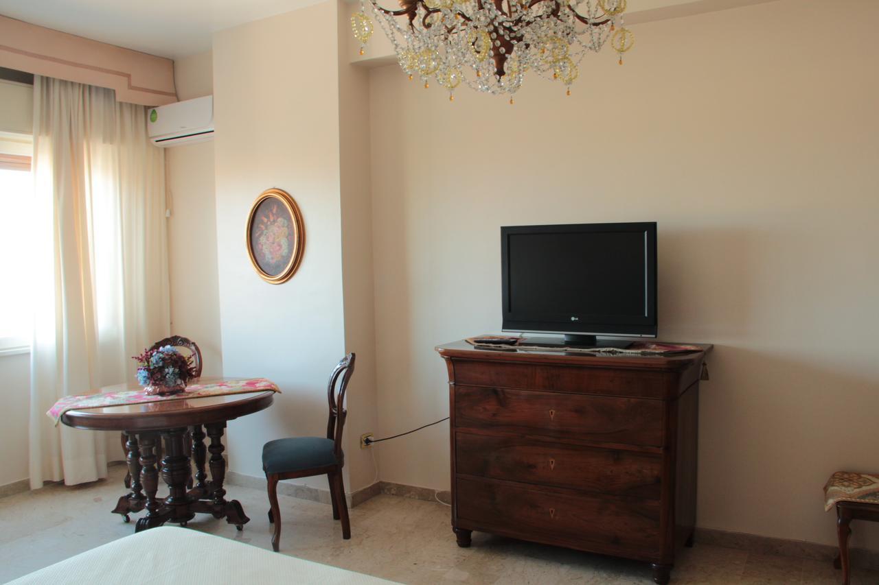 B.&B Margaret'S House Bed & Breakfast มิลาซโซ ภายนอก รูปภาพ