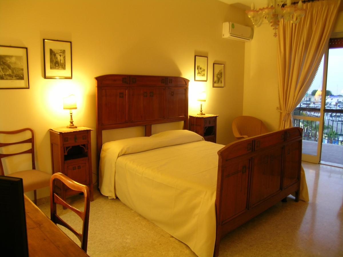 B.&B Margaret'S House Bed & Breakfast มิลาซโซ ภายนอก รูปภาพ