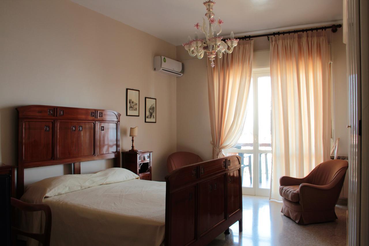 B.&B Margaret'S House Bed & Breakfast มิลาซโซ ภายนอก รูปภาพ